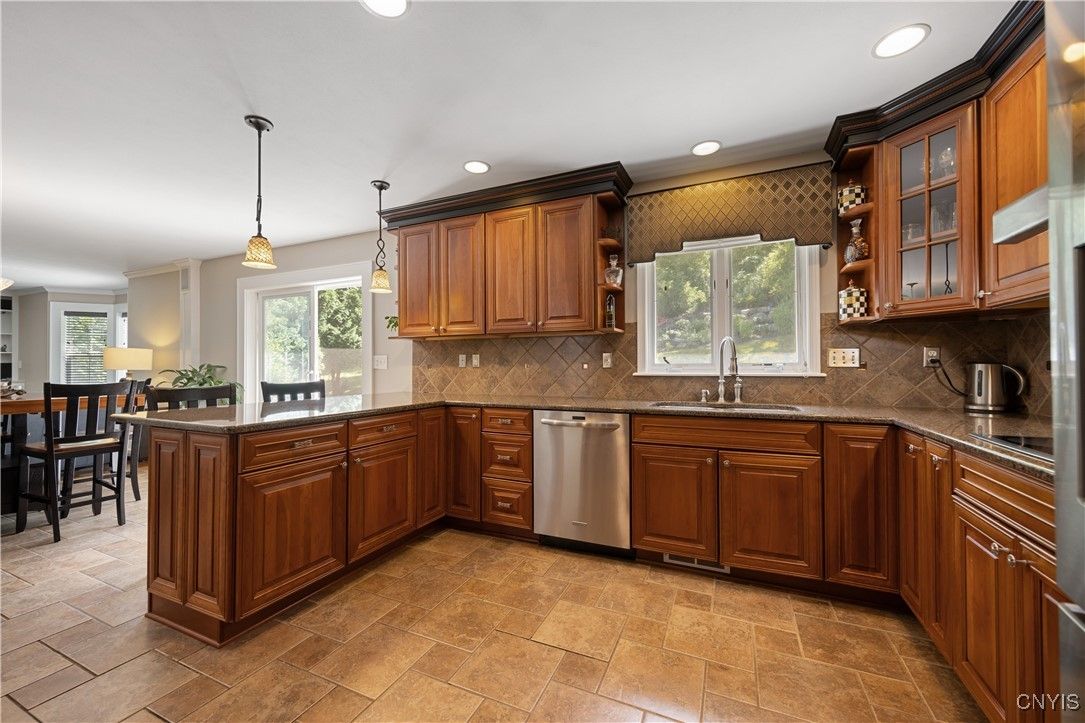 Dining room, Interior, Kitchen, Pendant Lights, Recessed Lighting, Stainless Steel Appliances