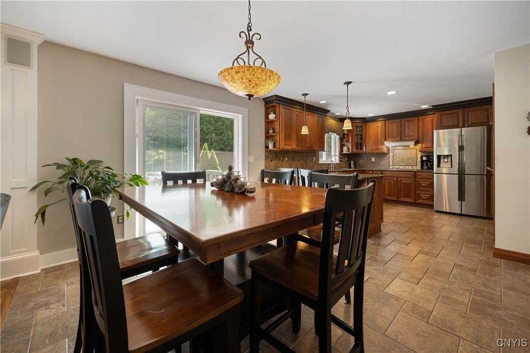 Dining room, Interior, Kitchen, Pendant Lights, Recessed Lighting, Stainless Steel Appliances