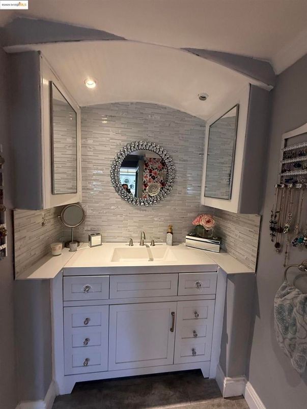 Bathroom, Interior, Recessed Lighting