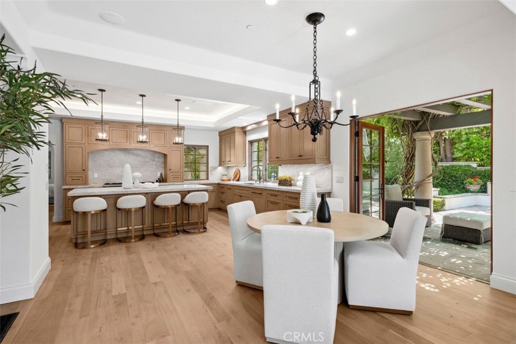 Chandelier, Dining room, Interior, Kitchen, Pendant Lights, Recessed Lighting, Wood Texture Flooring