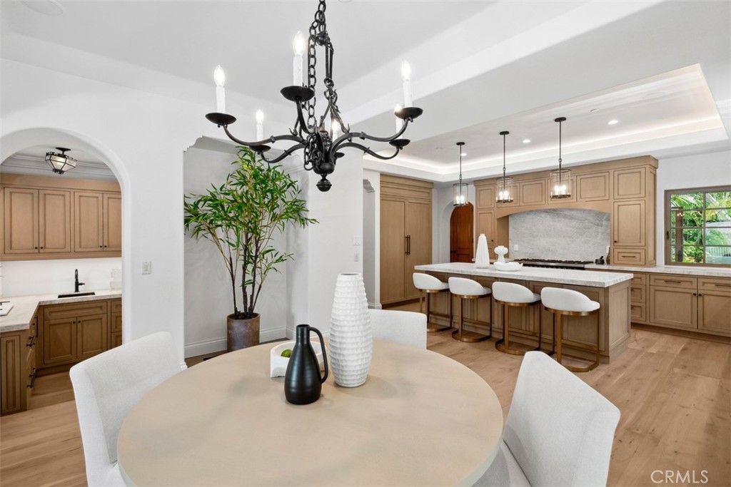 Chandelier, Dining room, Interior, Kitchen, Pendant Lights, Recessed Lighting, Wood Texture Flooring