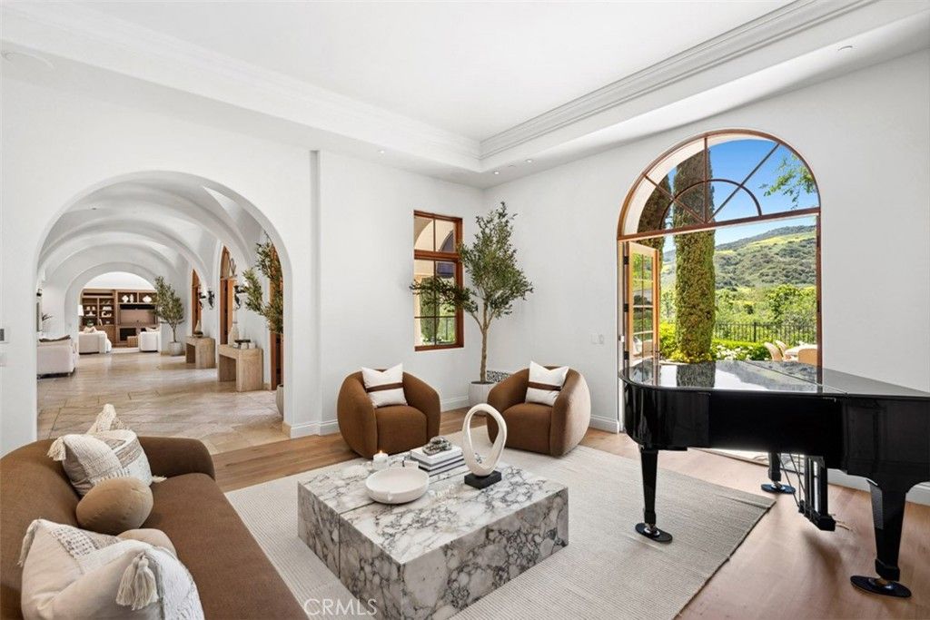 Interior, Living room, Piano, Recessed Lighting, Wood Texture Flooring