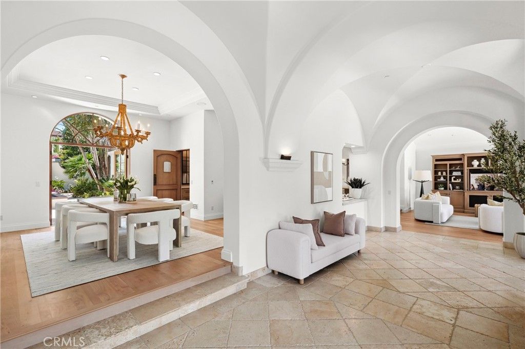 Chandelier, Dining room, Interior, Living room, Recessed Lighting, Wood Texture Flooring