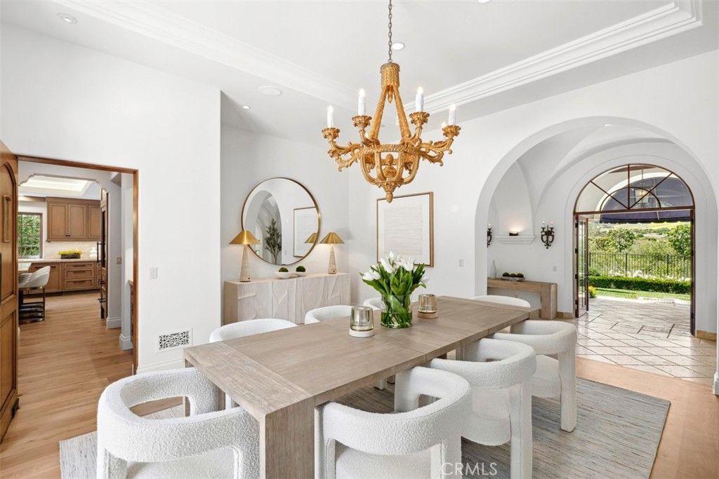 Chandelier, Dining room, Interior, Recessed Lighting, Wood Texture Flooring