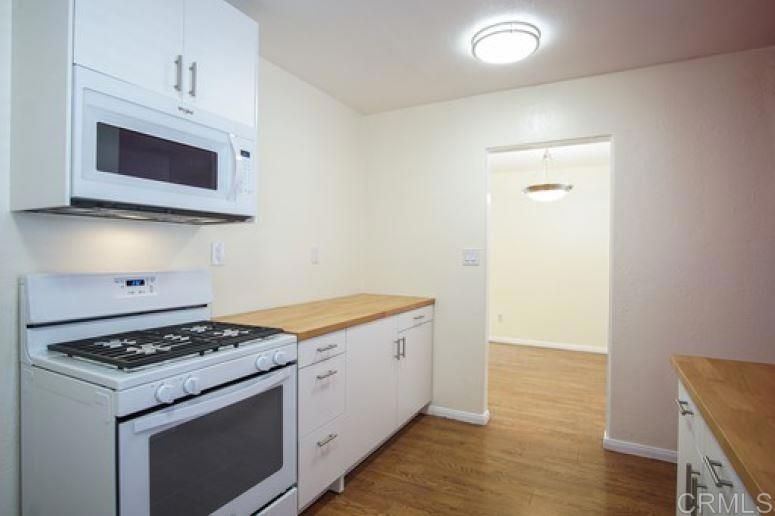 Interior, Kitchen, Pendant Lights, Wood Texture Flooring