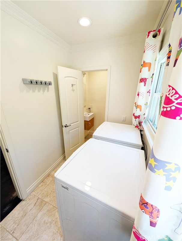 Bedroom, Interior, Recessed Lighting, Washer