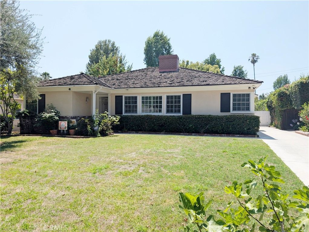 Backyard, Exterior, Facade, Ranch
