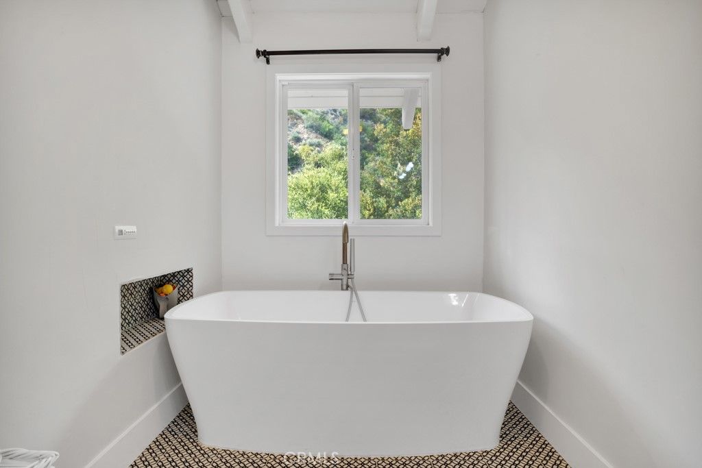 Bathroom, Free Standing Baths, Interior