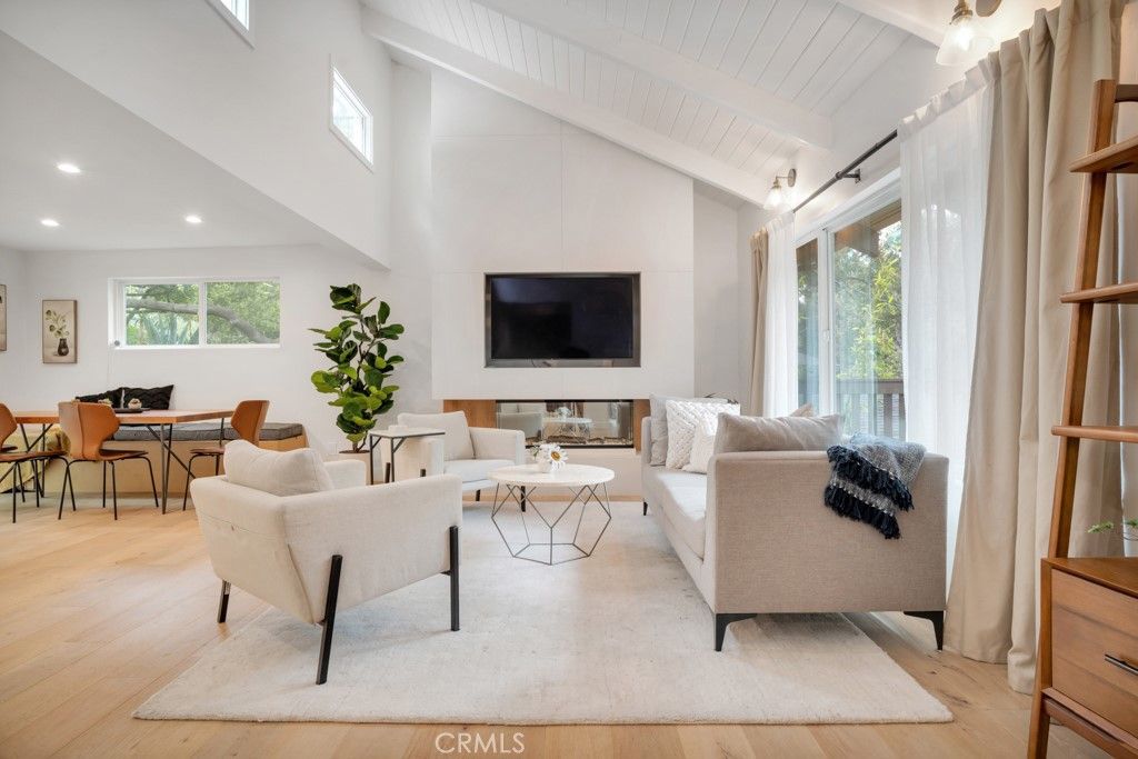 Dining room, Interior, Living room, Recessed Lighting, Wood Texture Flooring