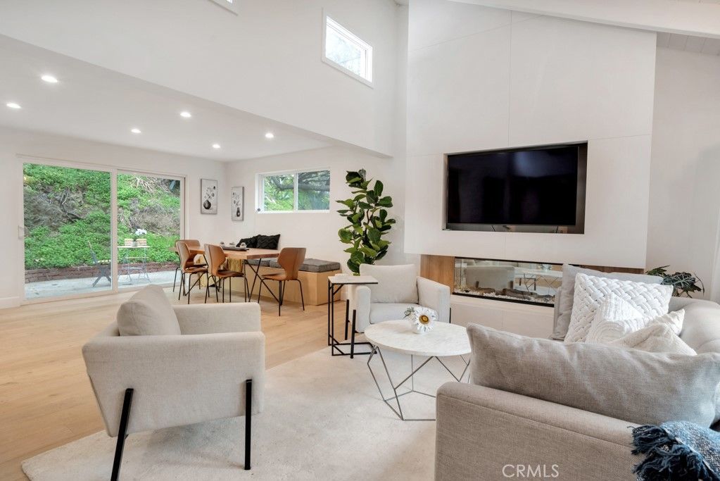 Dining room, Interior, Living room, Recessed Lighting, Wood Texture Flooring