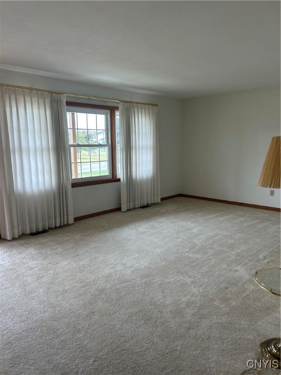 Empty room, Interior