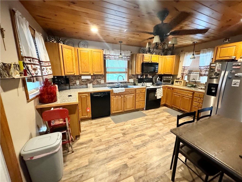 Dining room, Interior, Kitchen, Pendant Lights, Recessed Lighting, Wooden Ceilings, Wood Texture Flooring