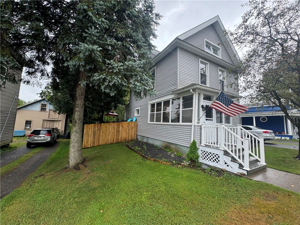 Exterior, Facade, Queen Anne Victorian