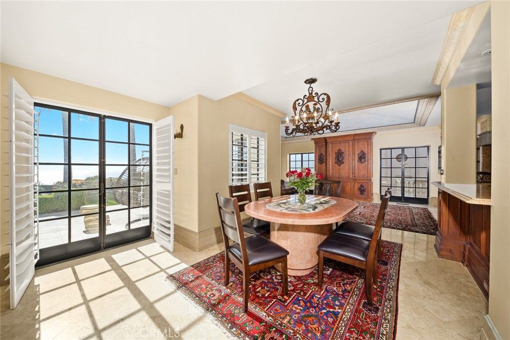Chandelier, Dining room, Interior