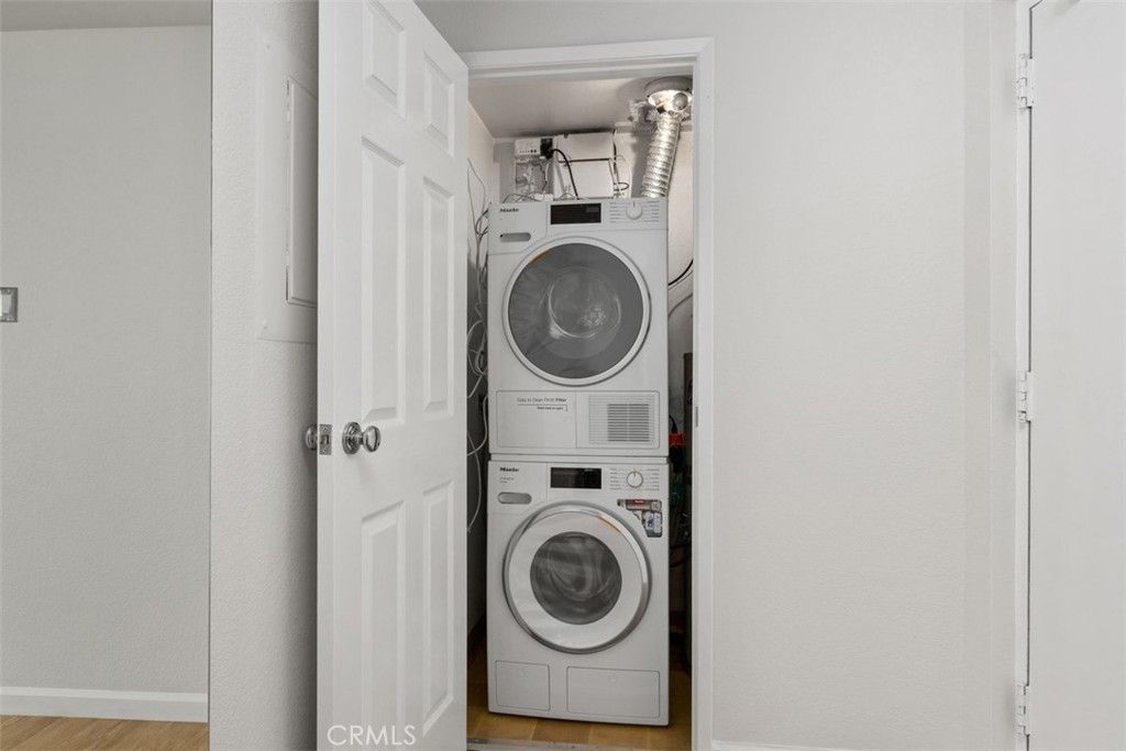 Interior, Utility Closets, Washer, Wood Texture Flooring