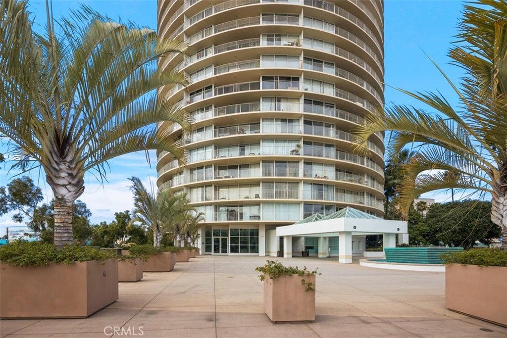 Exterior, Facade, Condo Building