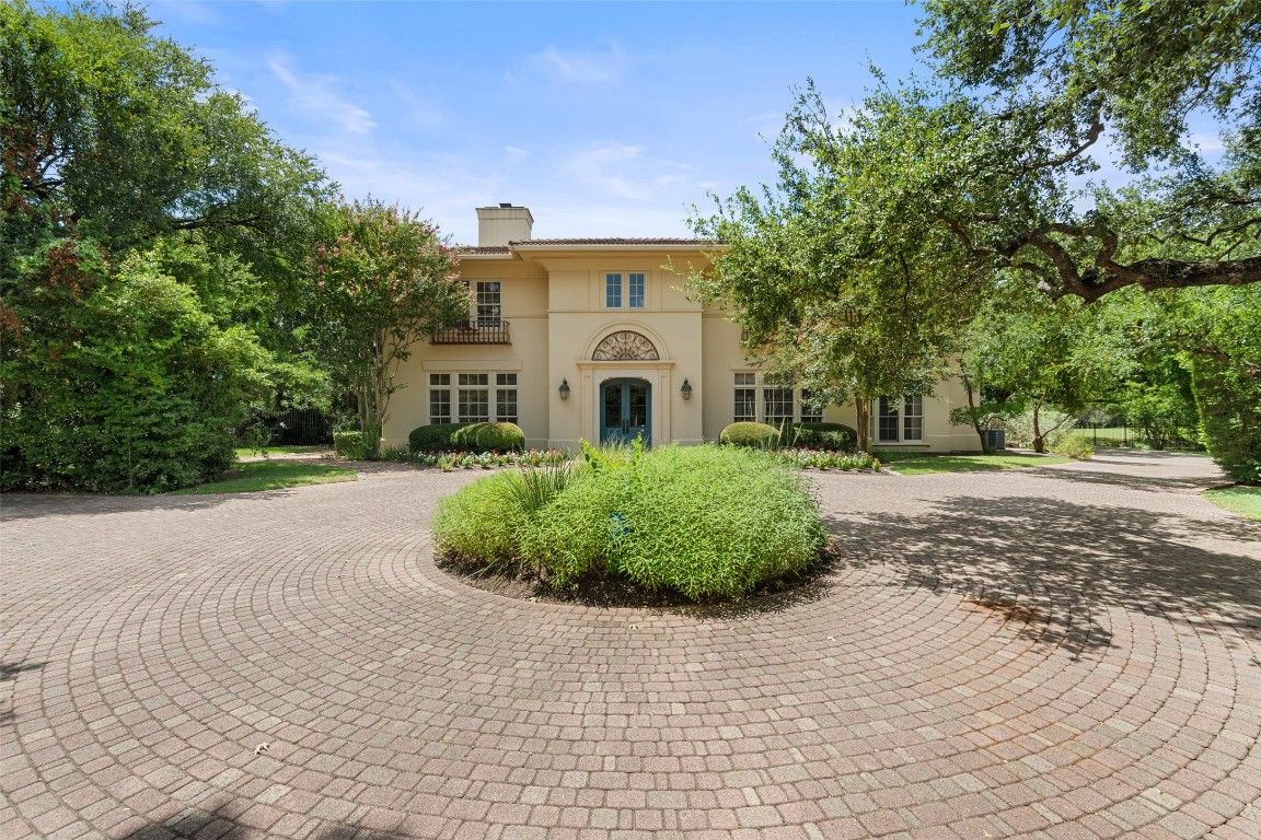 Backyard, Exterior, Facade, French Provincial