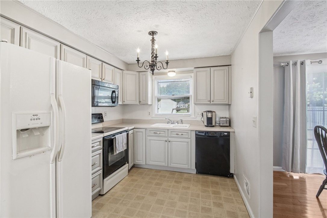 Chandelier, Interior, Kitchen, Wood Texture Flooring