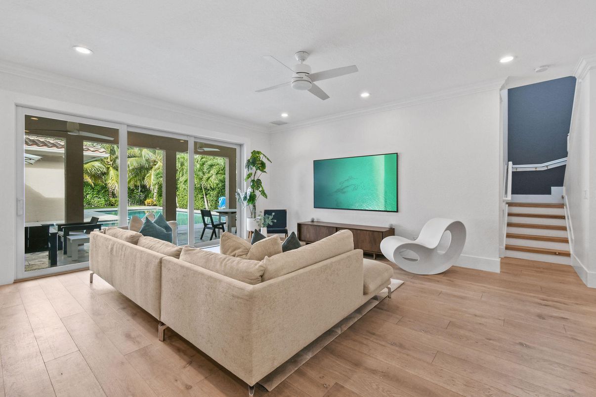 Interior, Living room, Recessed Lighting, Wood Texture Flooring