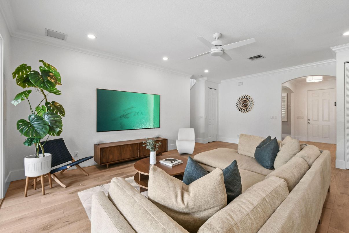 Interior, Living room, Recessed Lighting, Wood Texture Flooring