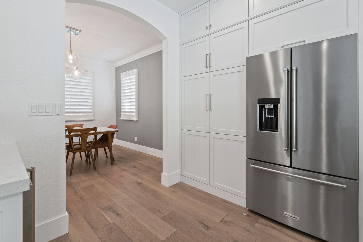 Dining room, Interior, Kitchen, Pendant Lights, Stainless Steel Appliances, Wood Texture Flooring