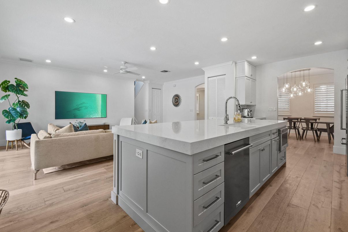 Dining room, Interior, Kitchen, Living room, Pendant Lights, Recessed Lighting, Stainless Steel Appliances, Wood Texture Flooring