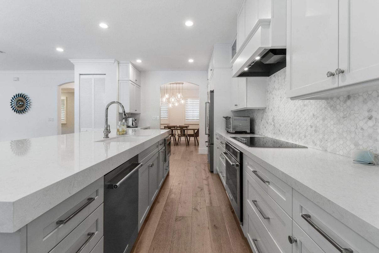 Dining room, Interior, Kitchen, Pendant Lights, Recessed Lighting, Stainless Steel Appliances, Wood Texture Flooring