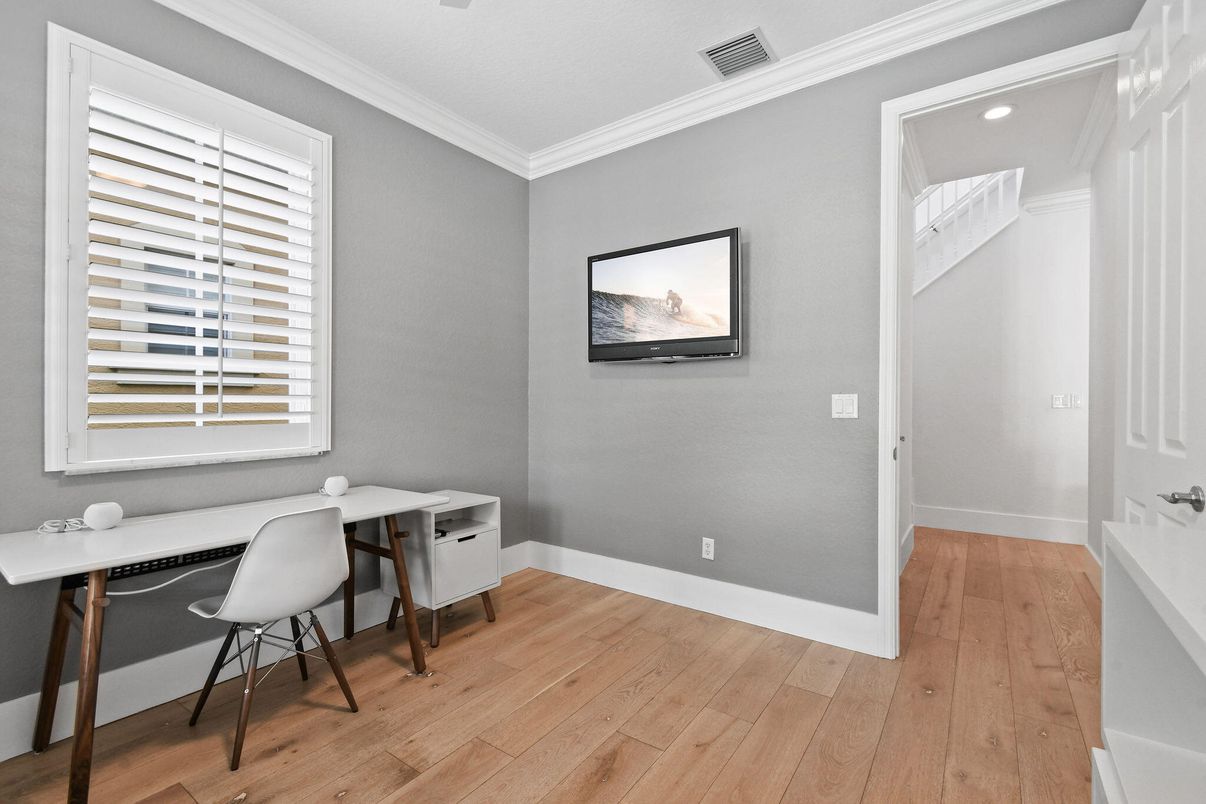 Home Office, Interior, Recessed Lighting, Wood Texture Flooring