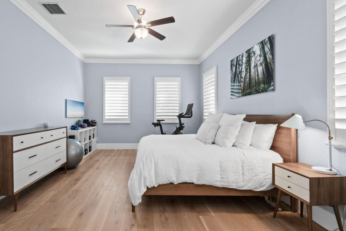 Bedroom, Fitness Equipment, Interior, Wood Texture Flooring