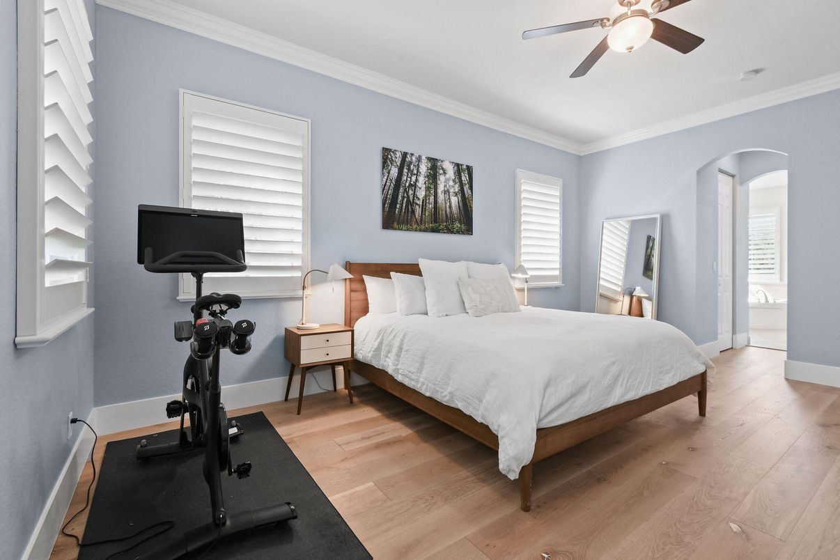 Bedroom, Fitness Equipment, Interior, Wood Texture Flooring