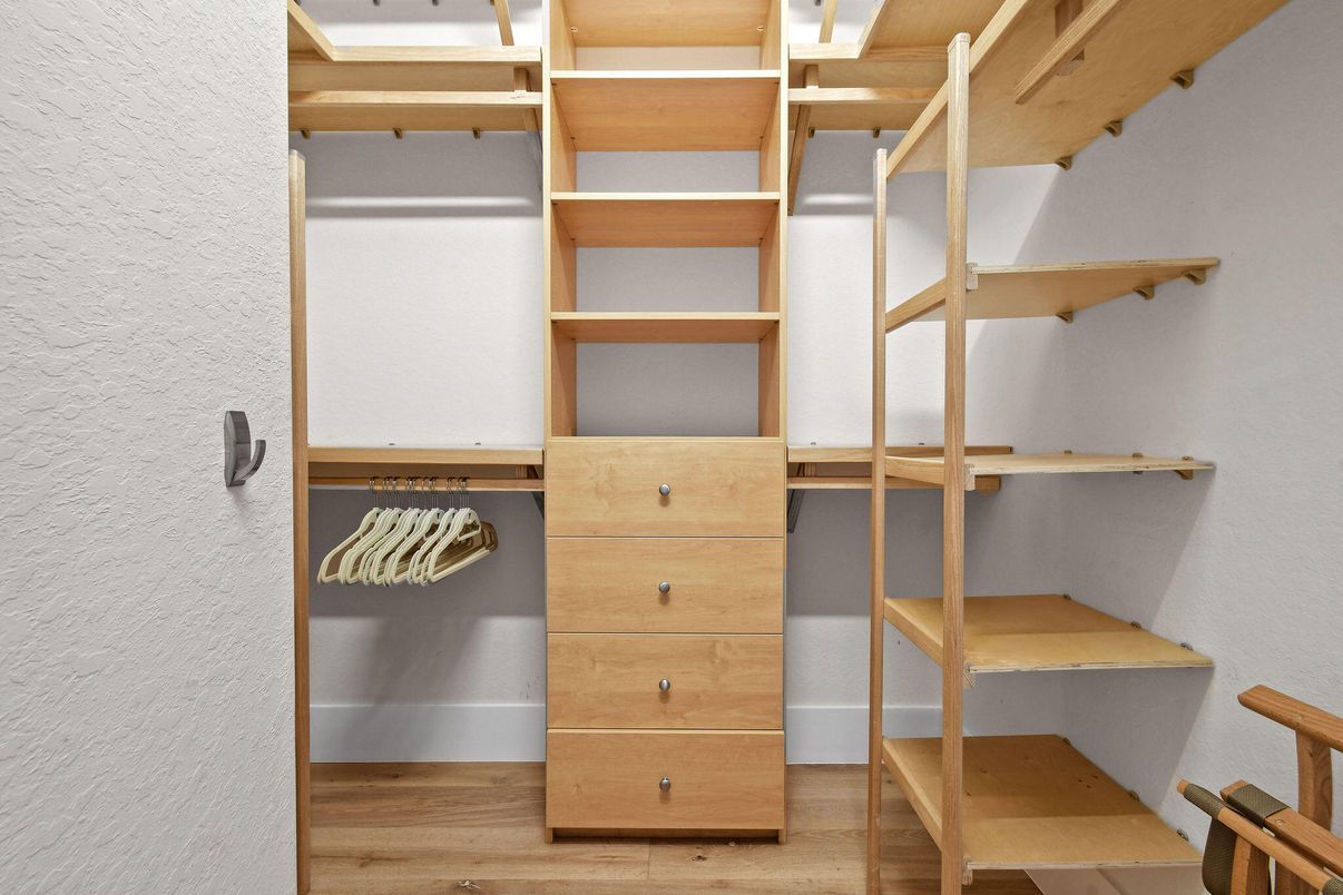 Interior, Walk-in Closets, Wood Texture Flooring