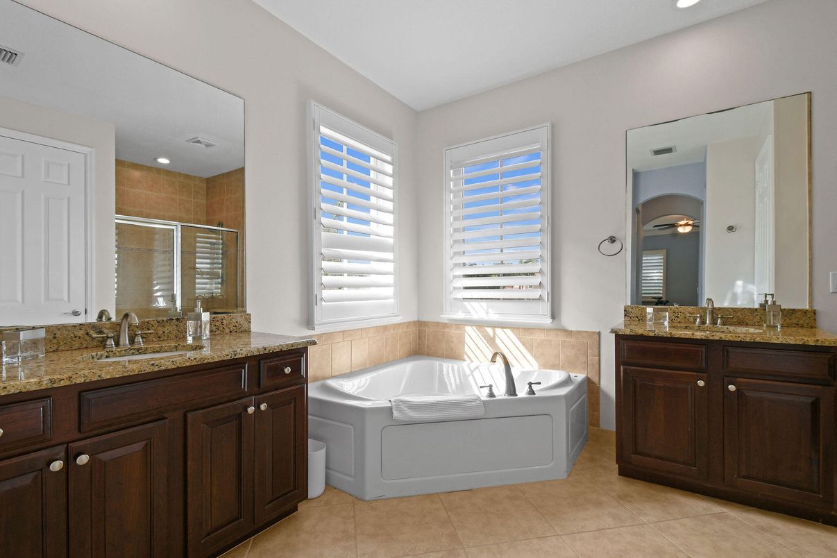 Bathroom, Dual Sink Vanities, Interior, Recessed Lighting