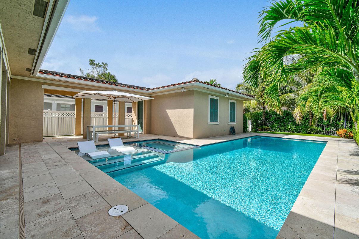 Exterior, Pool