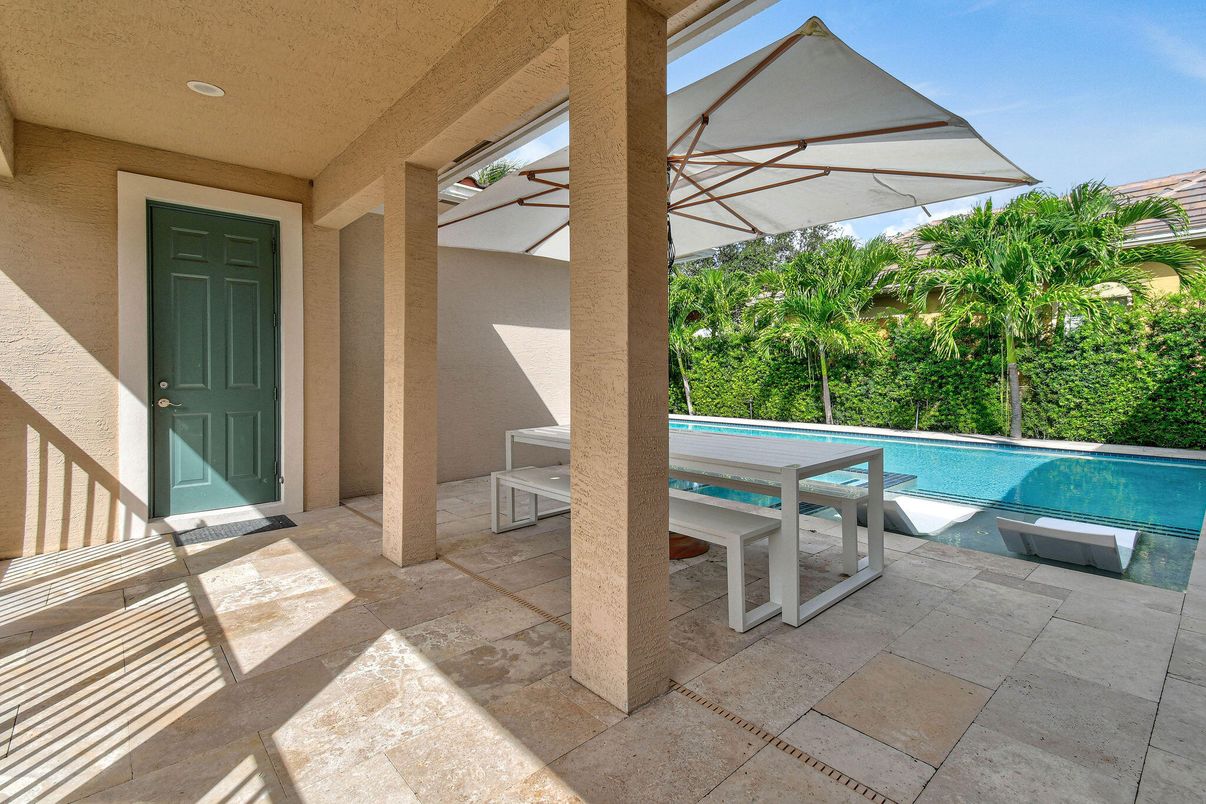 Exterior, Pool