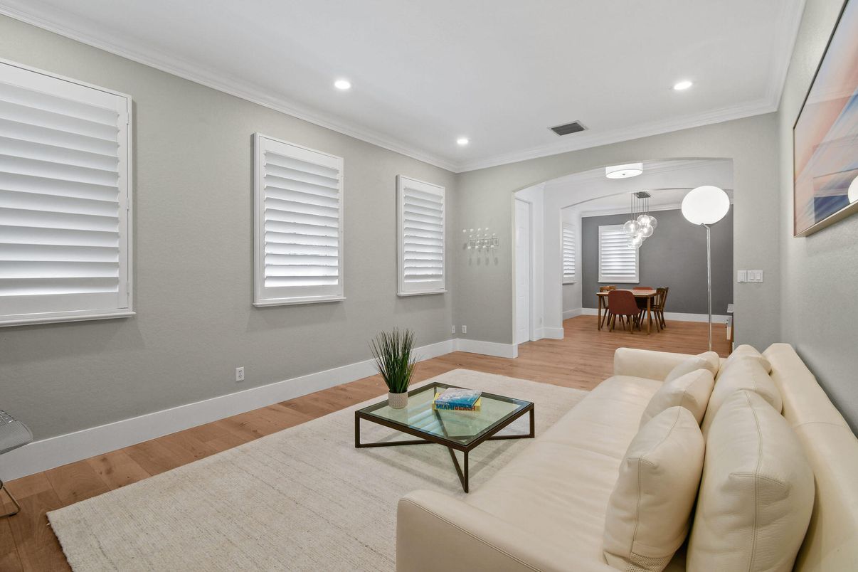 Dining room, Interior, Living room, Pendant Lights, Recessed Lighting, Wood Texture Flooring