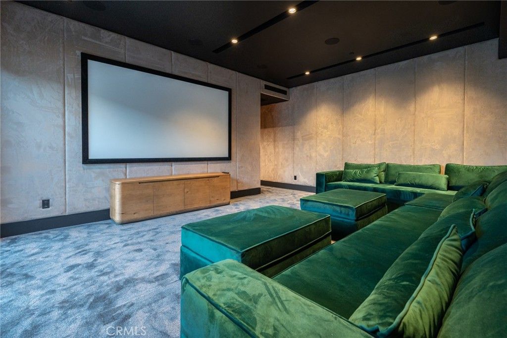 Interior, Projection Screen, Recessed Lighting, Theatre Room