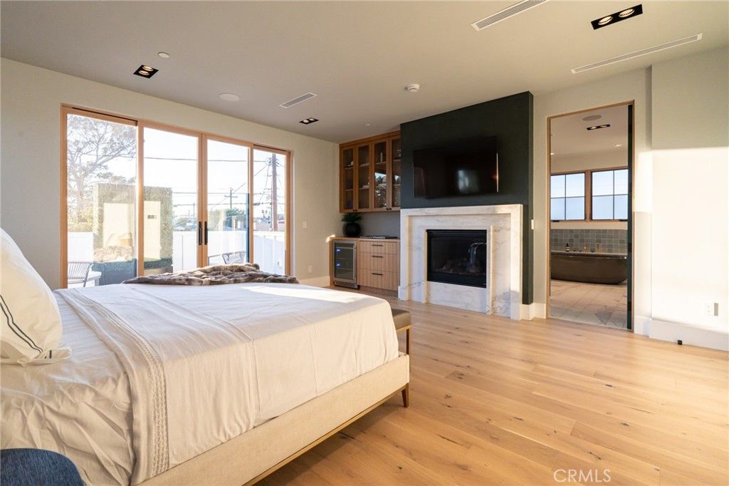 Bedroom, Fireplace, Interior, Recessed Lighting, Wood Texture Flooring