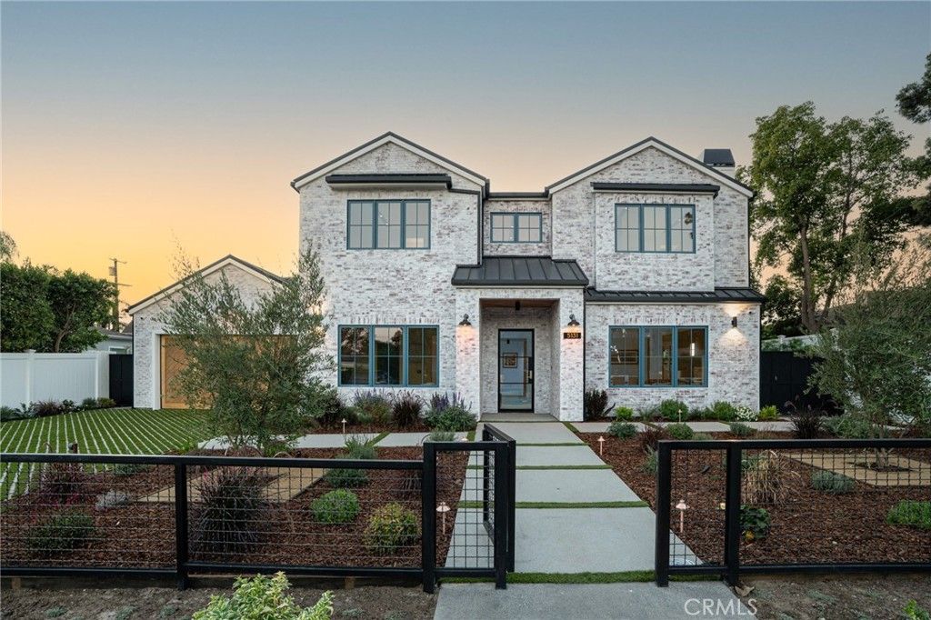 Exterior, Facade, Brick Traditional