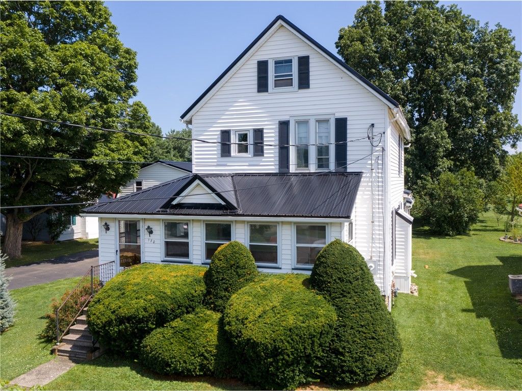 Exterior, Facade, Farmhouse