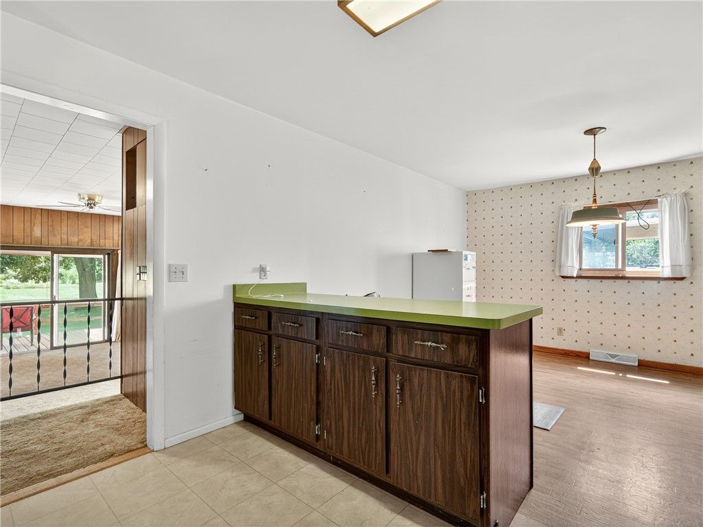 Interior, Pendant Lights, Wood Texture Flooring
