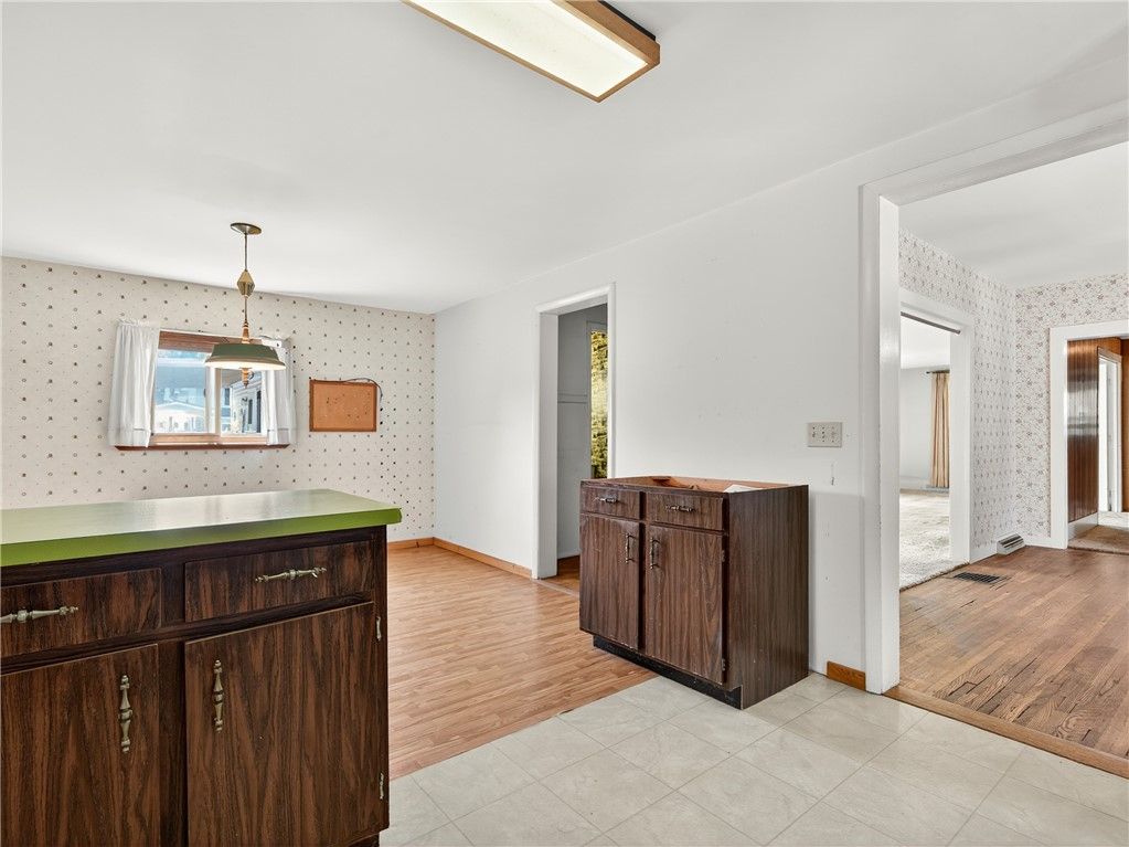 Interior, Pendant Lights, Wood Texture Flooring