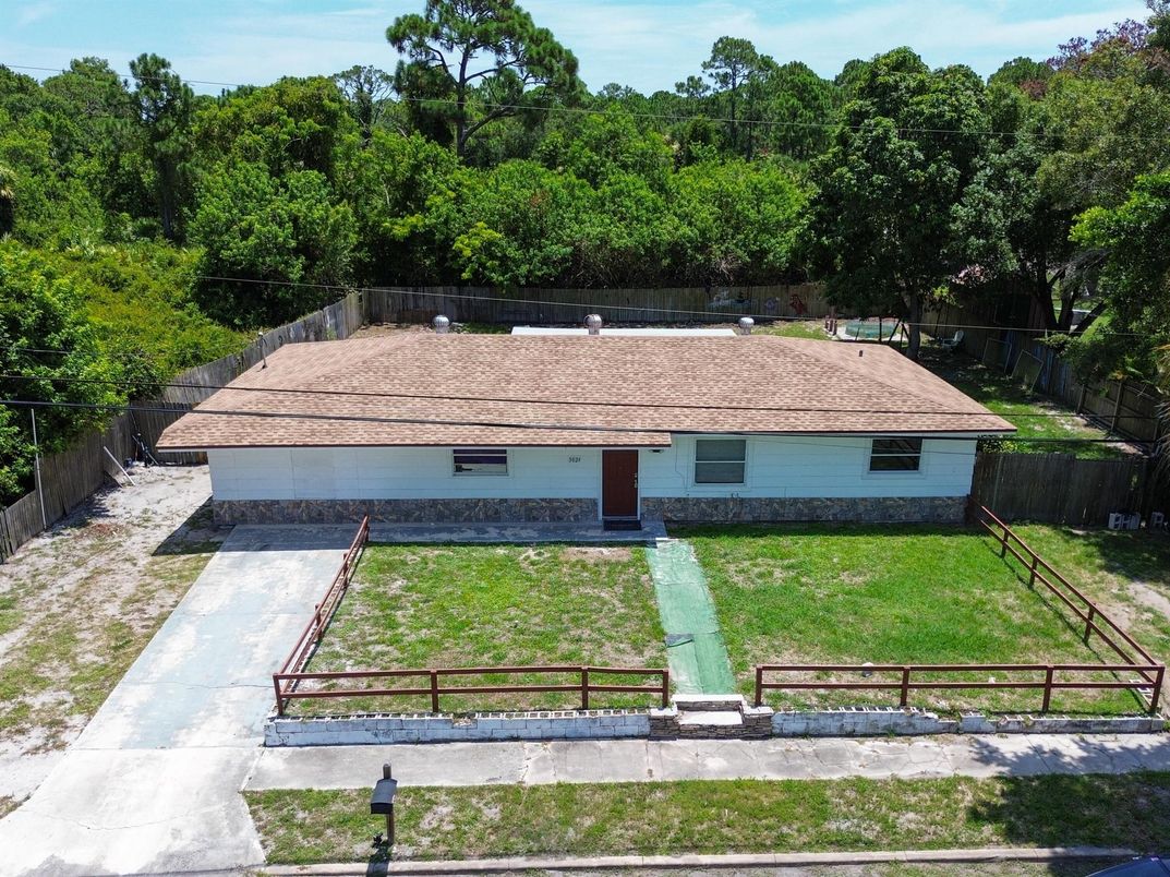 Exterior, Drone