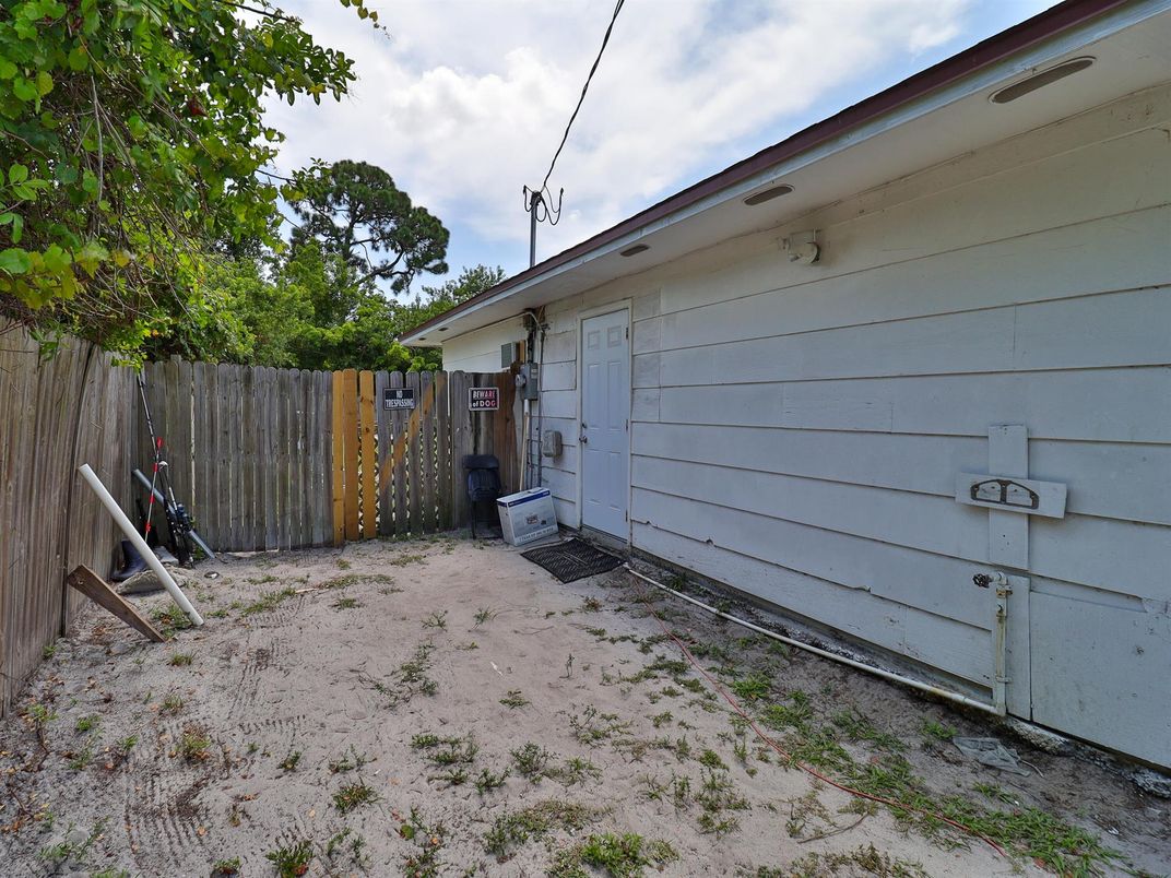 Backyard, Exterior