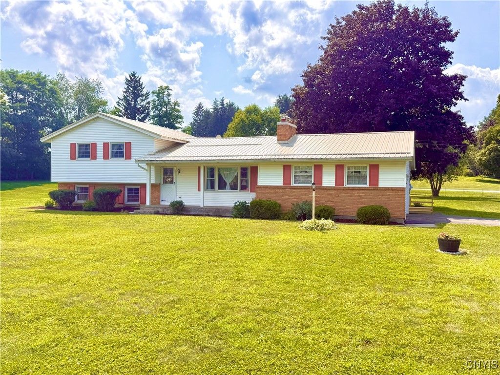 Backyard, Exterior, Facade, Split Level