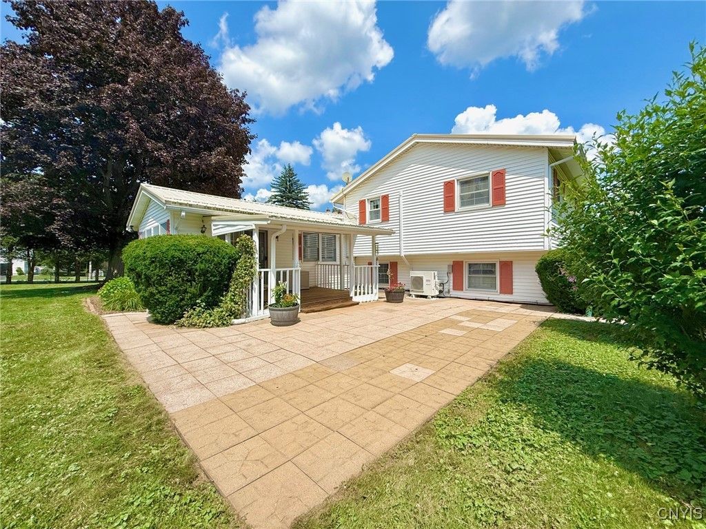 Backyard, Exterior, Facade, Split Level