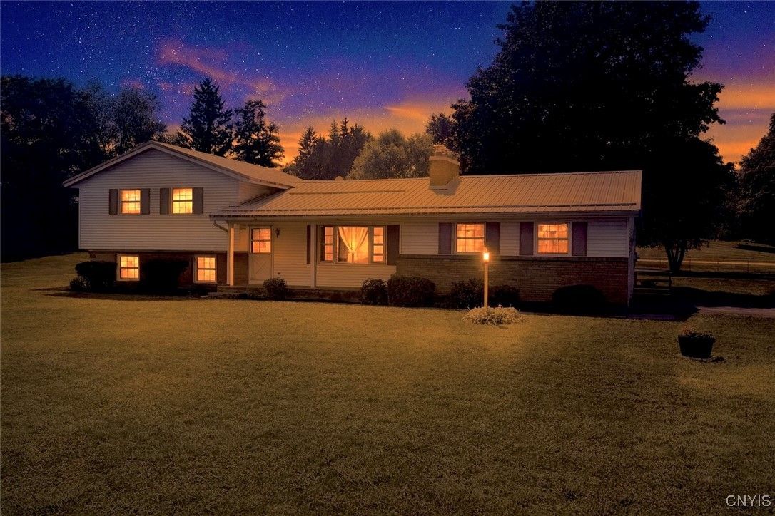 Backyard, Exterior, Facade, Split Level