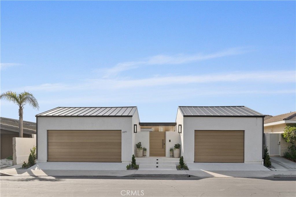 Attached, Exterior, Facade, Modern