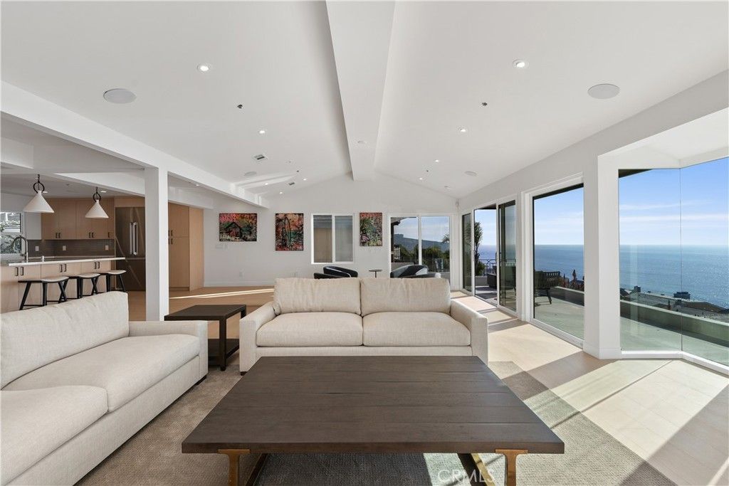 Interior, Kitchen, Living room, Pendant Lights, Recessed Lighting, Water