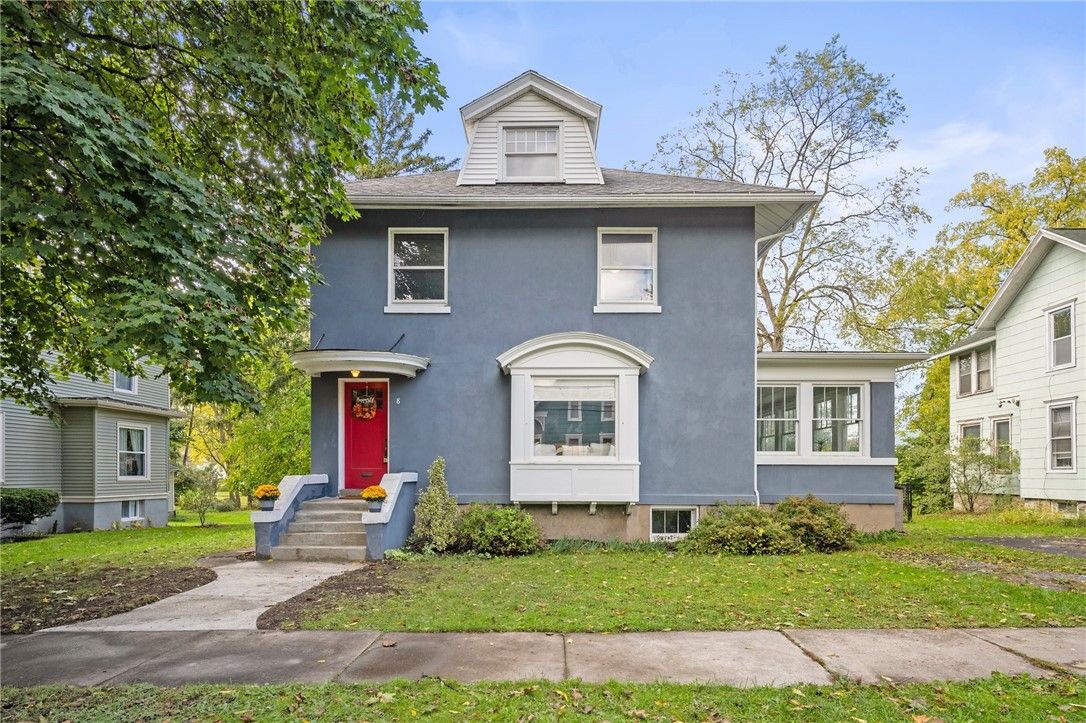 Exterior, Facade, American Foursquare