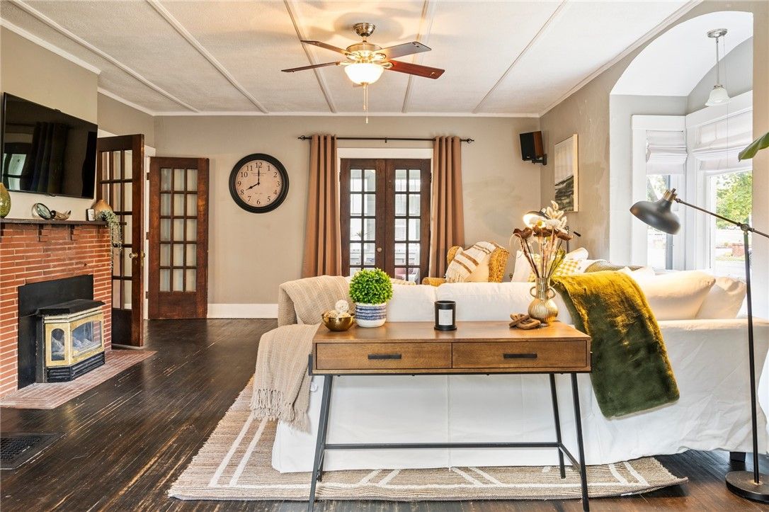 Fireplace, Interior, Pendant Lights, Wood Texture Flooring